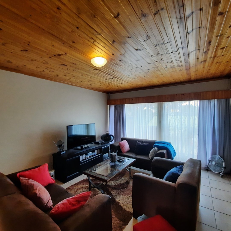 2 Bedroom Property for Sale in Langenhovenpark Free State